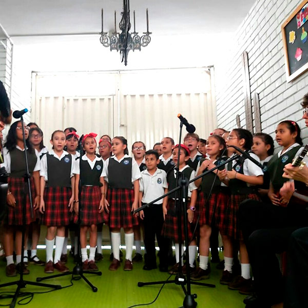 Coro Del Colegio Cooperativo Comfenalco